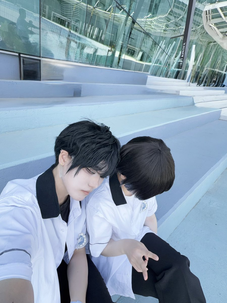 iph_00_00's tweet photo. 준이랑 데이트 중 ㅇㅅㅇ https://t.co/50zkMmubrj