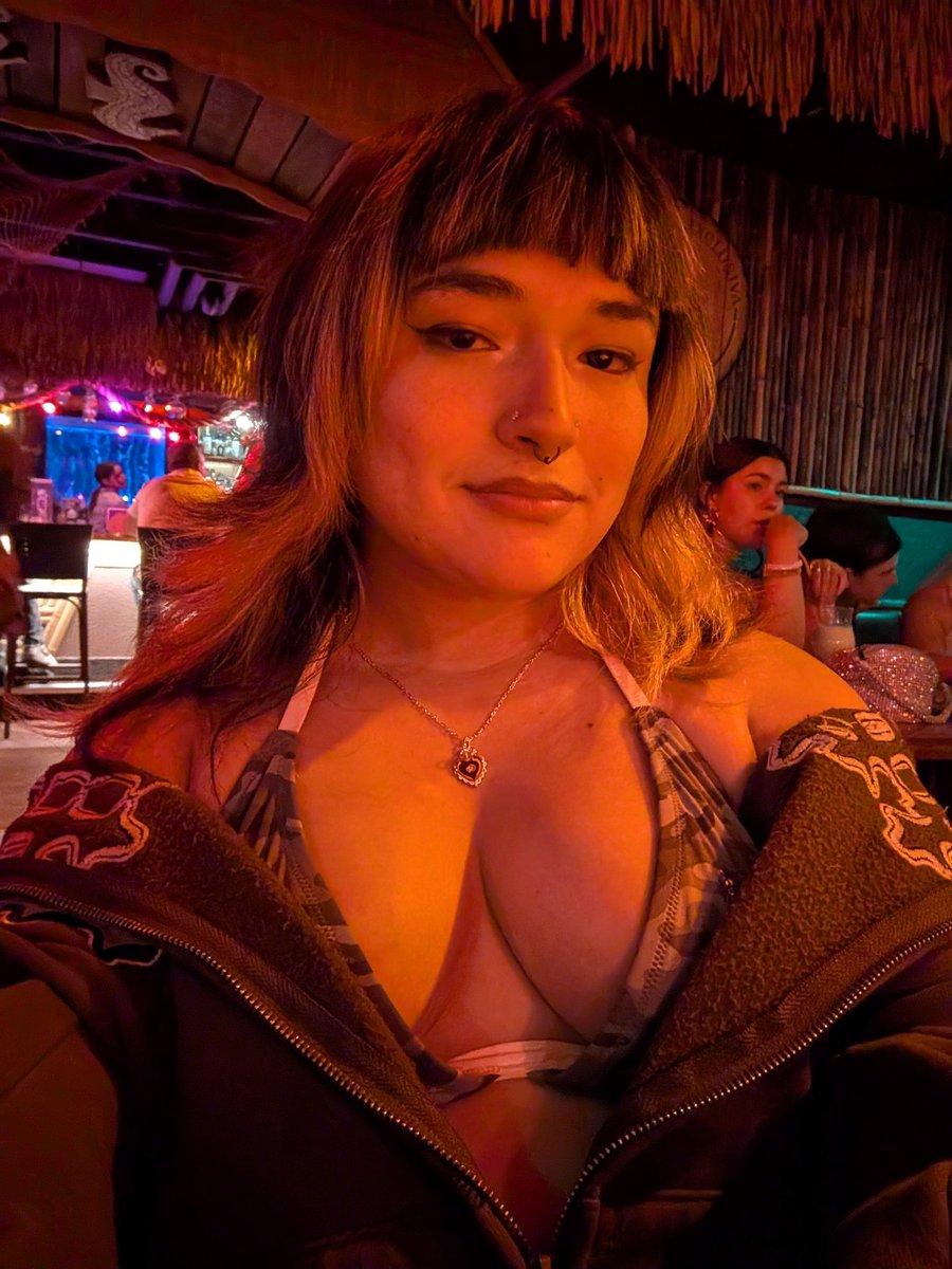 transwelder's tweet photo. she wanna hang with a bad https://t.co/OewpTxVpsq
