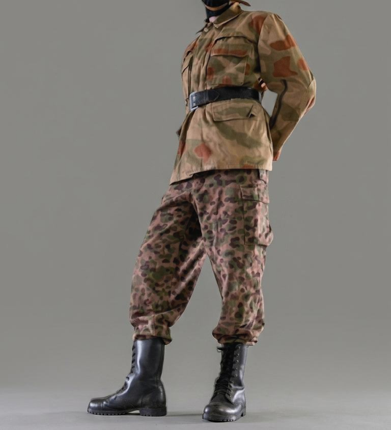KaiserLoof's tweet photo. Playing around with mixing camos — post-war German-inspired designs: a (Polizeipräsident) West Berlin Sumpftarn jacket with Austrian Pea Dot K4 pants https://t.co/giFSPkRWXH