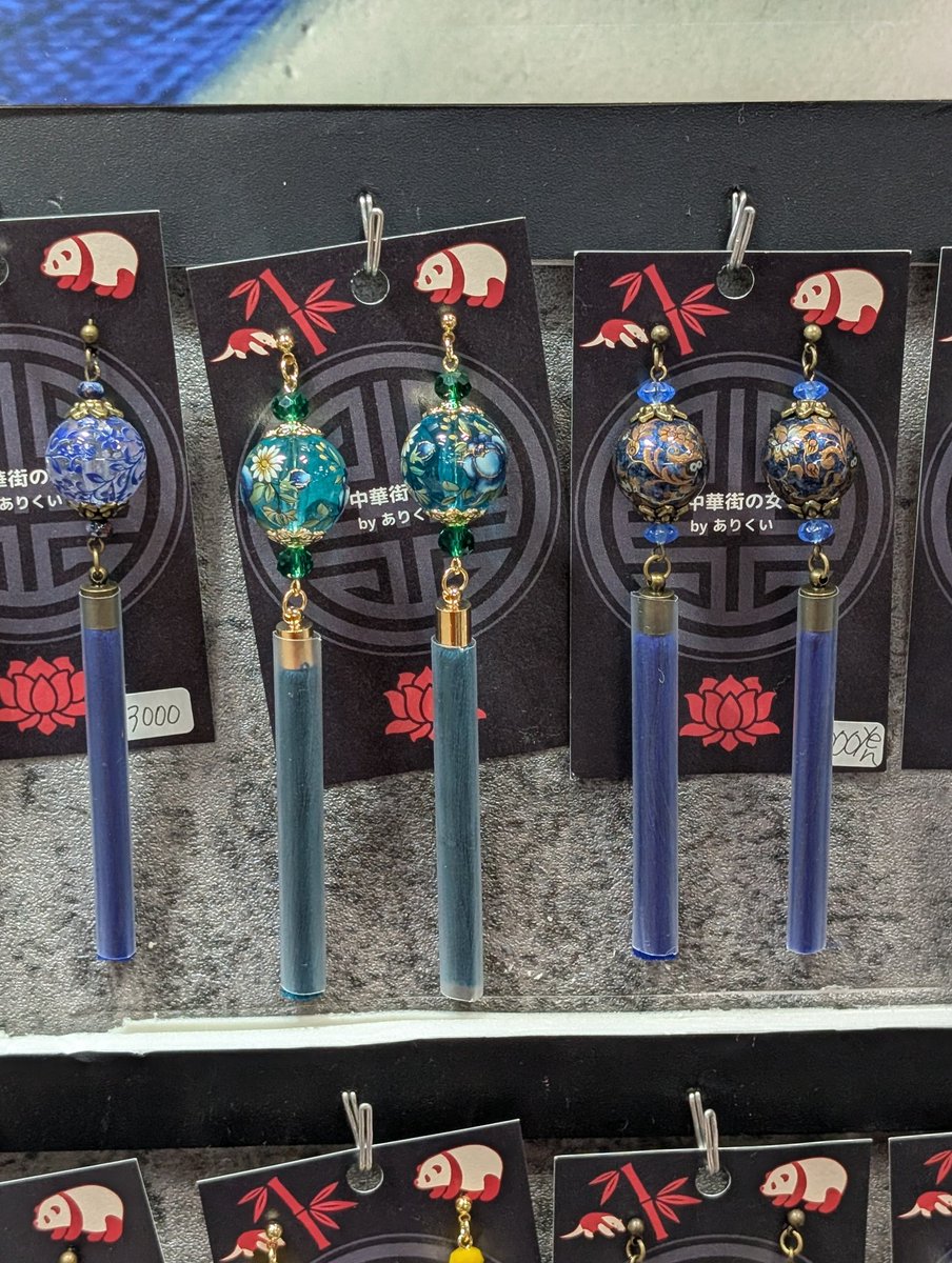 yuyu573's tweet photo. デザフェスでめっちゃあおみどに似合いそうなサークルさんを見つけたりしている https://t.co/FHaxgzIWgk