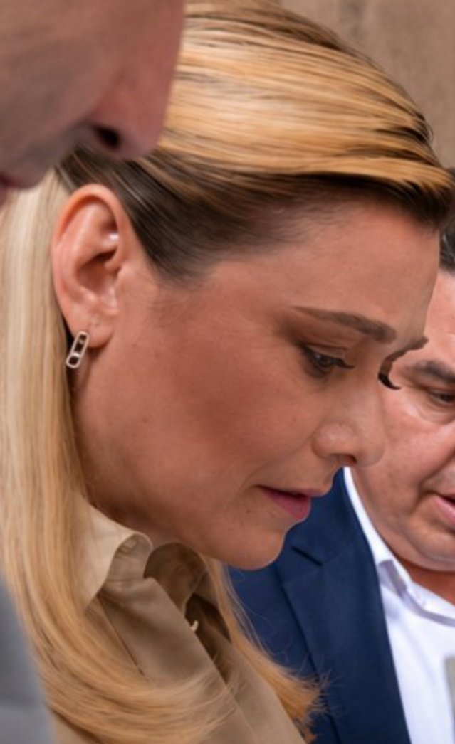 CamilaAlec23412's tweet photo. Su cara de pndj@ @MaruCampos_G  no que eres bien brava ? Qué se siente quedar como lo grandísima pndj@ que eres ? 😂🤣😂🤣😂😂 Por andar de OGT traidora y por sentirte más autoridad que nuestra presidenta Claudia sheinbaum 🇲🇽 https://t.co/hX1kI1vbka