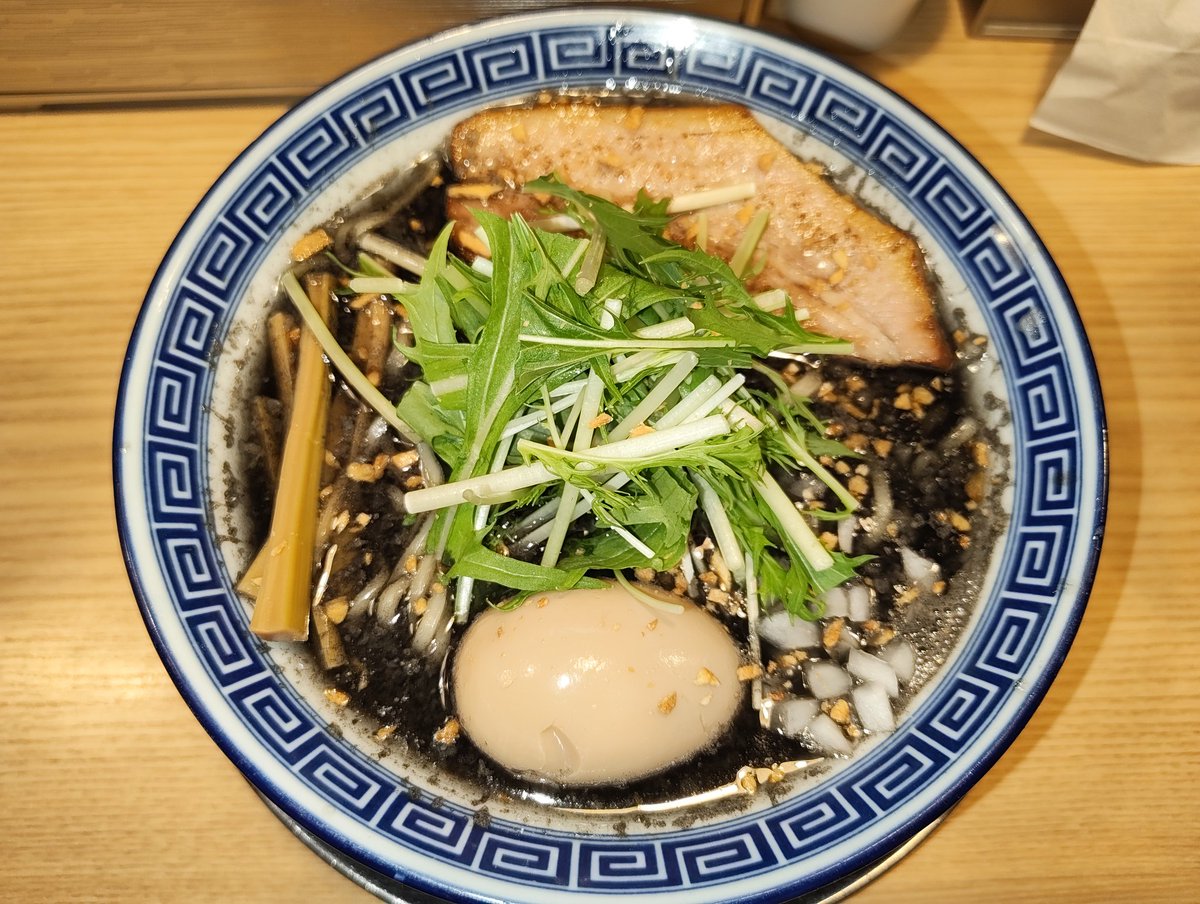 nibo_run's tweet photo. 煮干そば 流。（十条）
烏賊れたベイビー（限定）、味玉
【濃厚度 1/10】
​どうしても烏賊が食べたくて限定狙いで初訪麺
スープはシャバ系でサラリとしつつ、烏賊の旨味がガツン
そこに絶妙に効いたニンニクが最高のアクセント
自家製の中太麺に厚切りで味染みのチャーシューも激ウマ
​#ニボラン #流 https://t.co/4FoFk8MhZA