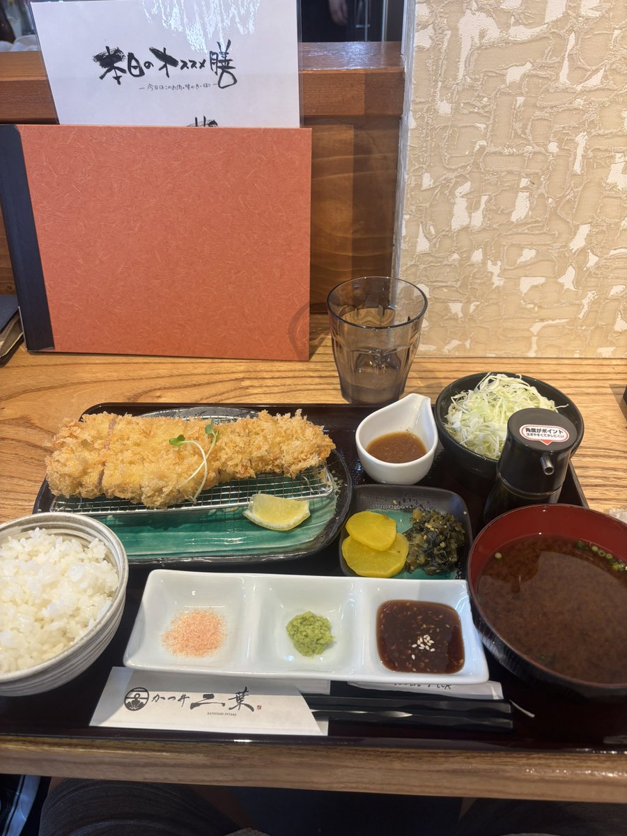 yakimesidekashi's tweet photo. 最高の時間。極上のとんかつ。 https://t.co/SncWEO5srd
