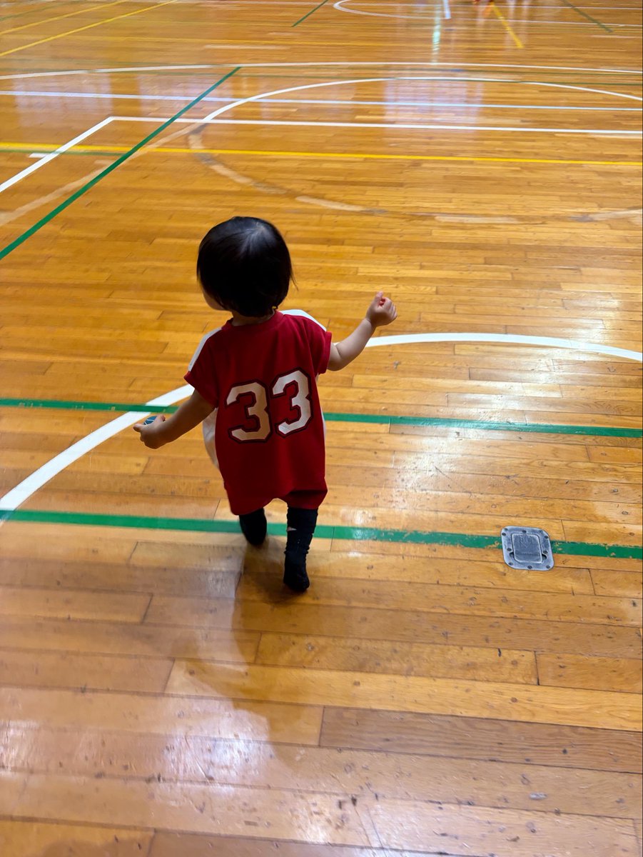 coniclips's tweet photo. 裸足や靴下ならスタスタ歩いてくれるけど外で靴履くと歩かないなー😂 https://t.co/YaxxaSxD3t