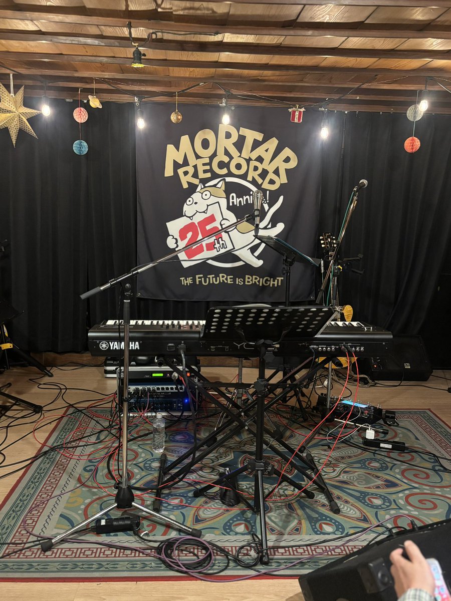 super_manbo's tweet photo. 私は、伊藤サチコさんの曲が好き。LIVEで音楽を聴くのが好き。ピアノ弾き語りが好き。自分の気持ちの再確認ができた。この時間がどうか終わらないで欲しいなと思ってた。家から遠くて力尽きそうだったけど、本当に行ってよかった。https://t.co/yIi2BgQH4I
#伊藤サチコ #榎本聖貴　#モルタルレコード https://t.co/cNBIKPg0LX