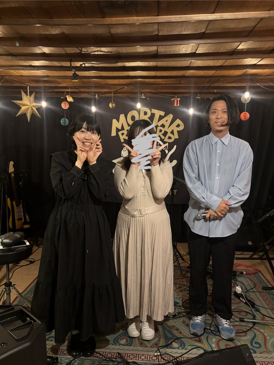 super_manbo's tweet photo. 私は、伊藤サチコさんの曲が好き。LIVEで音楽を聴くのが好き。ピアノ弾き語りが好き。自分の気持ちの再確認ができた。この時間がどうか終わらないで欲しいなと思ってた。家から遠くて力尽きそうだったけど、本当に行ってよかった。https://t.co/yIi2BgQH4I
#伊藤サチコ #榎本聖貴　#モルタルレコード https://t.co/cNBIKPg0LX