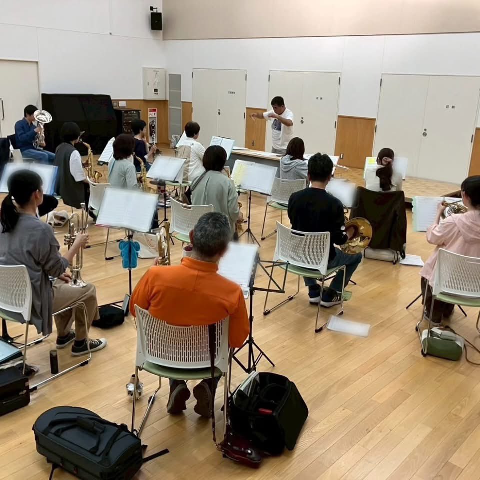okabesui's tweet photo. ミュージコまであと2週間！⁡
吹き方の統一やテンポ、ソロの出るタイミングの確認など、練習もいよいよ終盤に差し掛かりました。当日は岡部吹奏楽団の｢最高｣の演奏をご期待ください！⁡
6/7(日)行われますミュージコ吹奏楽フェスティバルに当団は午前の部最後、12時頃の出演を予定しております。 https://t.co/DpUPQkqa00