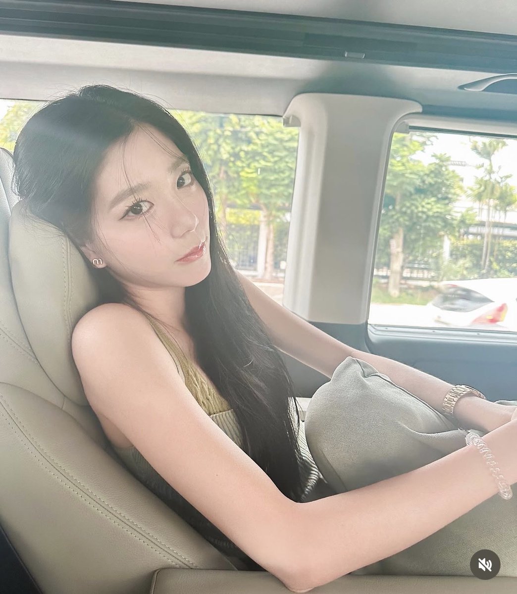 bibitplay's tweet photo. #Otmgag beautyful girl https://t.co/ejyzEcoaDp