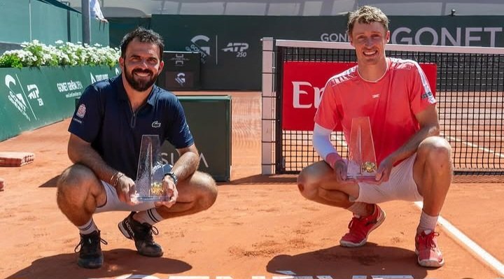 Not_Esportivas's tweet photo. ATP
Parabéns aos duplistas campeões, o monegasco Romain Arneodo🇲🇨 e o australiano Marc Polmans🇦🇺 que conquistaram o @atptour 250 de @genevaopen na Suiça, conquistando o primeiro título no ano e na carreira juntos 
#ATP #ATP250 #atpgva #GonetGenevaOpen #RomainArneodo #MarcPolmans https://t.co/1cPqhIOGUp