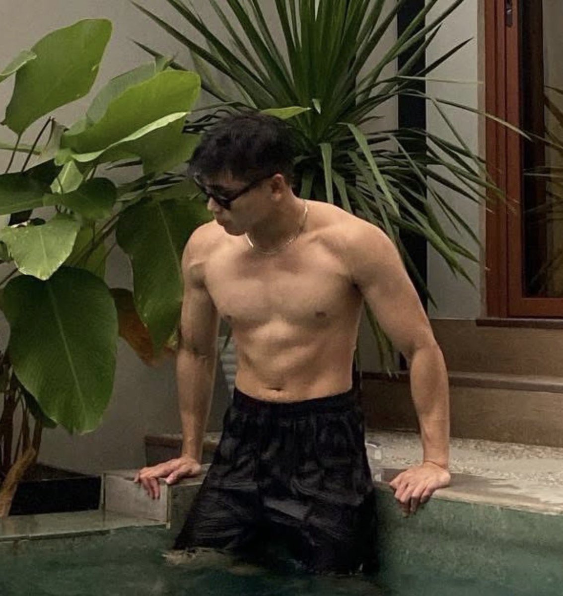 Daily Hot Dudes tweet media