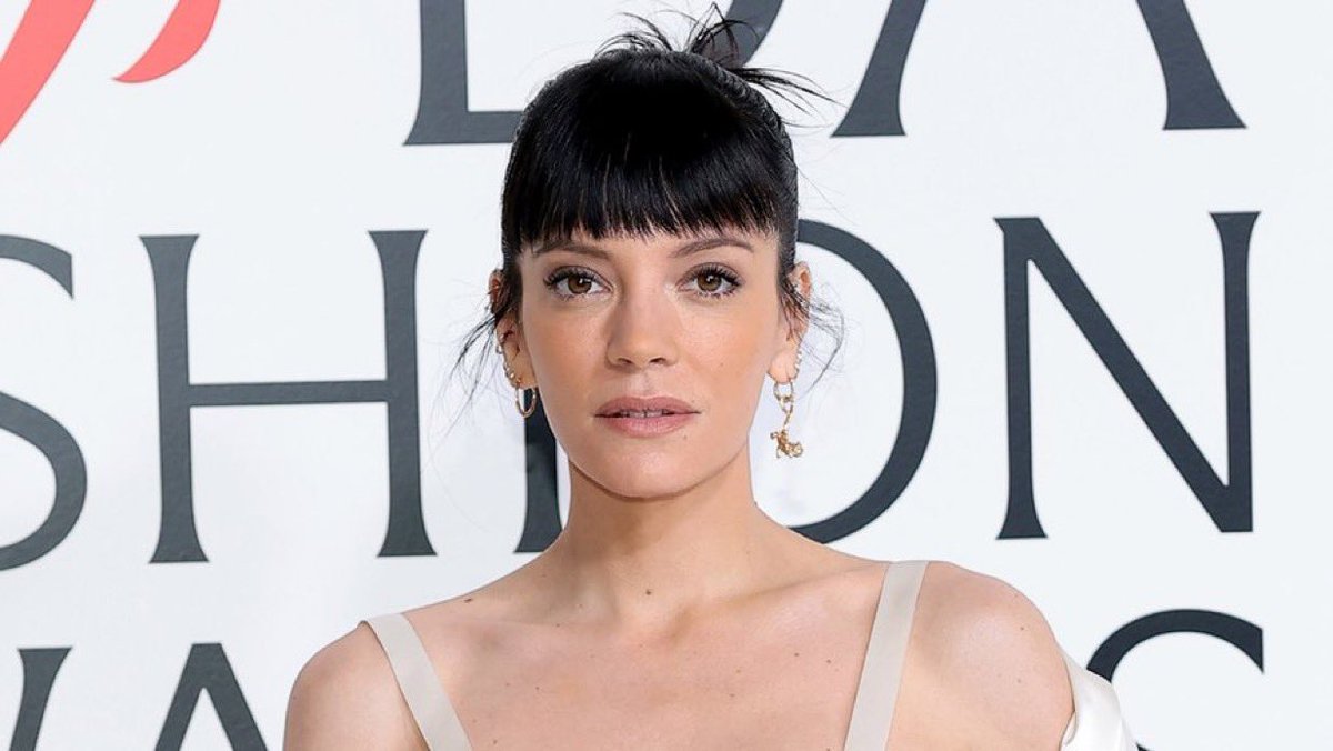 hailey_cryptoo's tweet photo. If you are having a bad day, just remember...

In 2009, Lilly Allen turned down an offer of 200K $BTC to perform a gig.

Today, it's worth $16.2 billion 🤯🤯🤯

The biggest fumble in history https://t.co/817E6wNJ4J