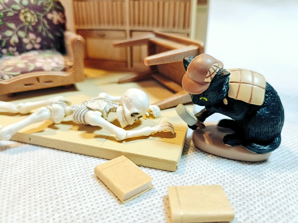 HidetadaMikura's tweet photo. \ててーん/
ブックカフェ白骨…事件?
「ふんふん、にゃるほどにゃるほど…(ΦωΦ)」
「あのぅ、もう起きても良いですか…?」
「あ、もうちょっとこのままで(ΦωΦ)」
#迷探偵
#セリア
#キャンドゥ
#poseskeleton
#ポーズスケルトン
#ミニチュア https://t.co/3znfrXcQv6