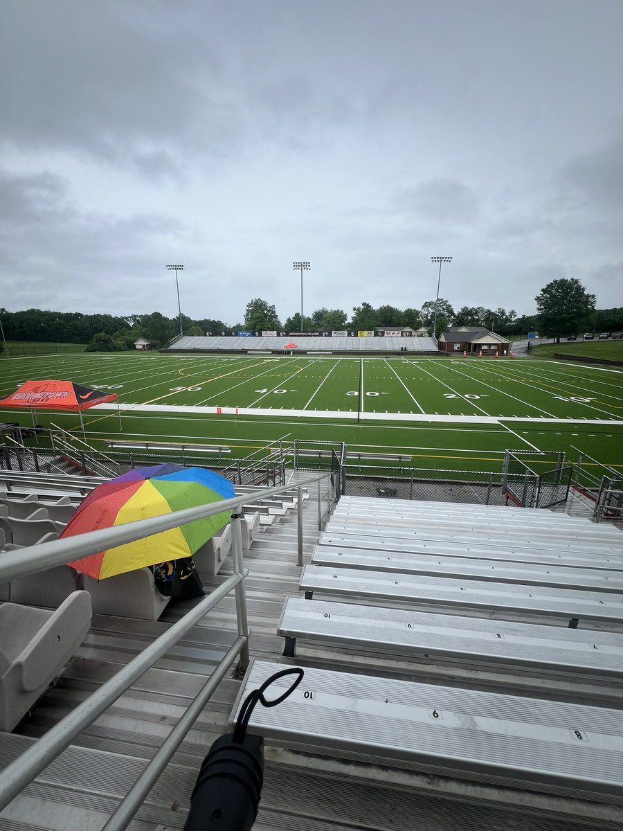 BrandonRoy1708's tweet photo. Thank you @CalebCorrill for the invite to @Gtown_Football! Had a great time at camp today and really enjoyed working and learning from @CoachDamGC. 

Loved the drills, competition, the coaches, and the facility. Did well today and won most of my competition reps and one-on-ones. Definitely a program I am very interested in and I am looking forward to staying in touch!

@Coach_Rang @ORHSCoachDay @Daniel_Pace_ @OR_FB_RECRUITS @CoachRossNCSA @Hudl #2027OL #AGTG #TNRecruit