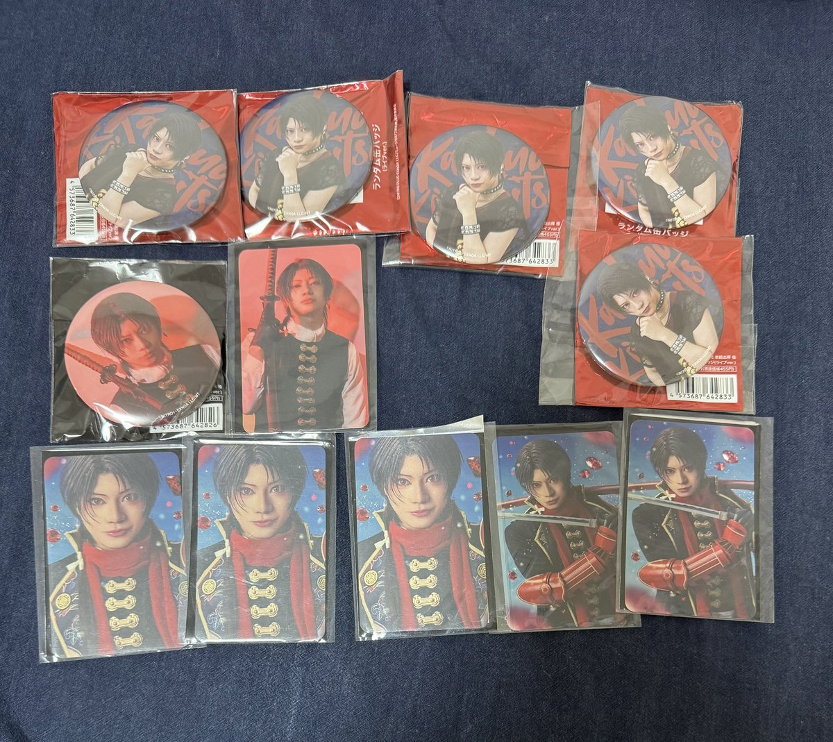 kashinyou's tweet photo. 【交換/譲渡/買取】ミュージカル刀剣乱舞 刀ミュ 加州清光 単騎出陣 極  ふぉとカード 缶バッジ

譲:画像①or定価
求:画像②③or定価

異種ok, 交換>譲渡
買取カードと缶バッジ差額分もok
25日マチネ/ソワレ会場にいます。

検索からでもお気軽にお声掛けください。よろしくお願いします https://t.co/Y5nxEUxODV