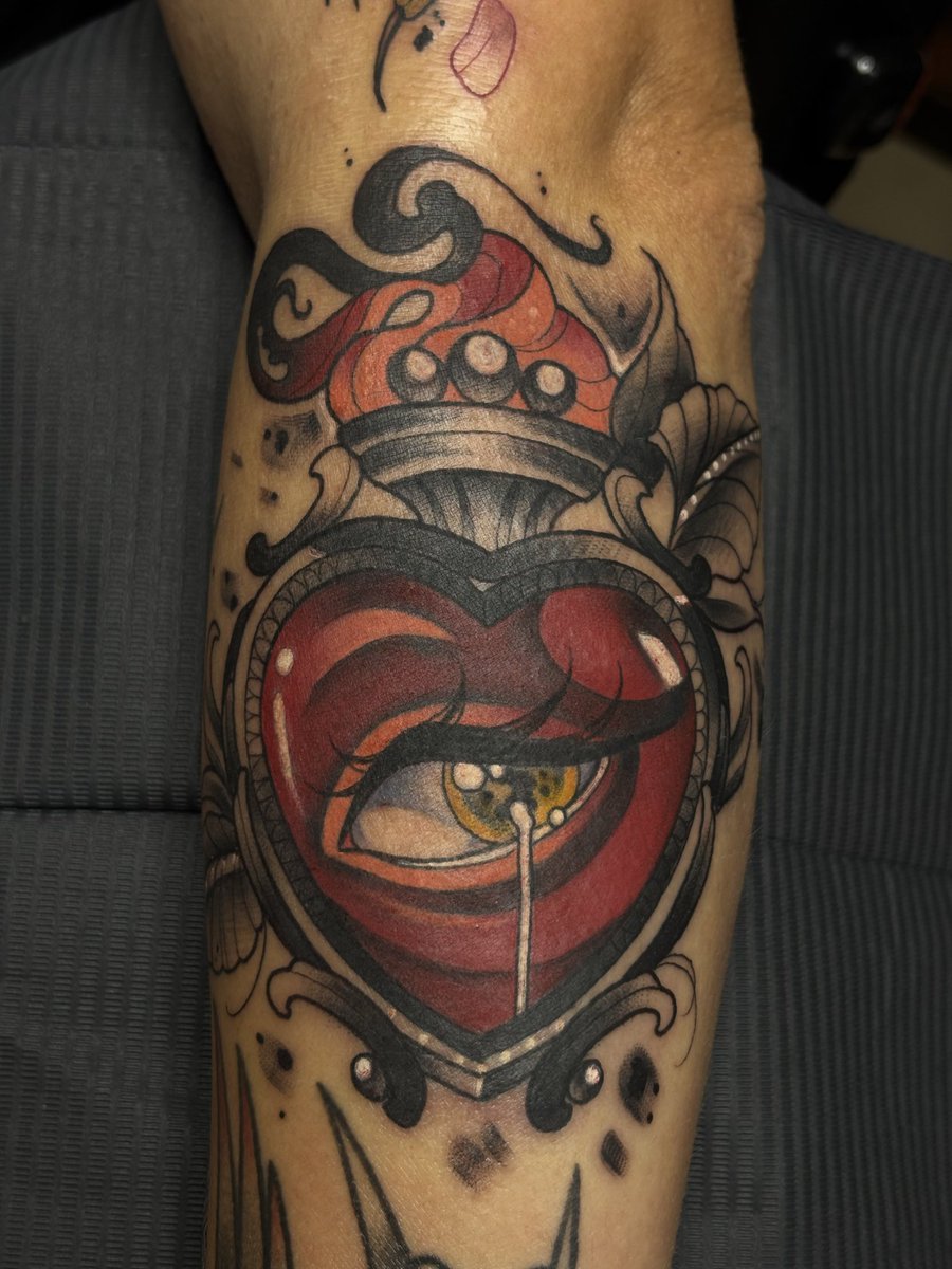 s7v33nsins's tweet photo. a tattoo I did + me <3 https://t.co/oYKowsutZX