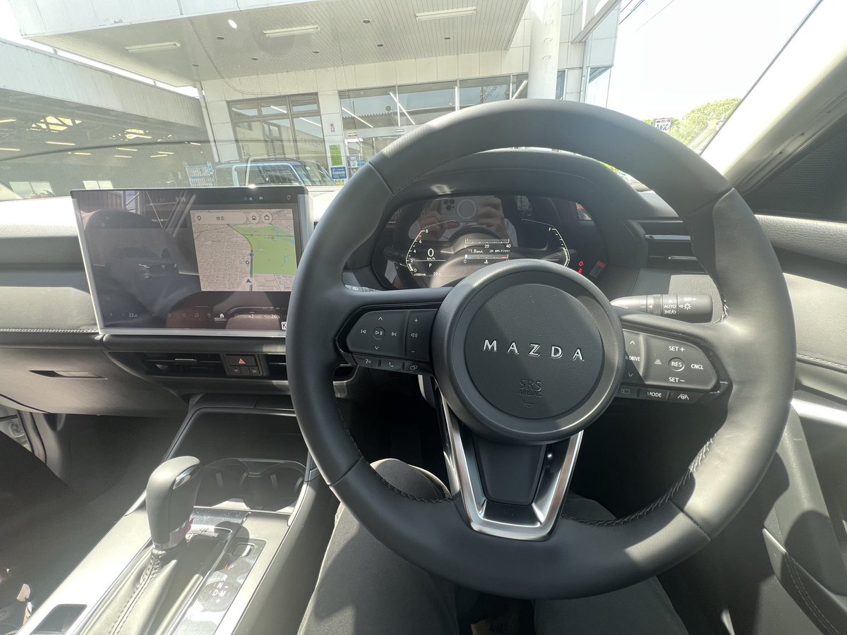 occhoton's tweet photo. 新型cx-5見せてもらった！！
上質で最新の機能てんこ盛りなのに300万円台なの安すぎるっぴーー₍₍(  ´ ᵕ `  *)⁾⁾
車内もめっちゃゆったりしてて広〜い https://t.co/QRv07HVY0y