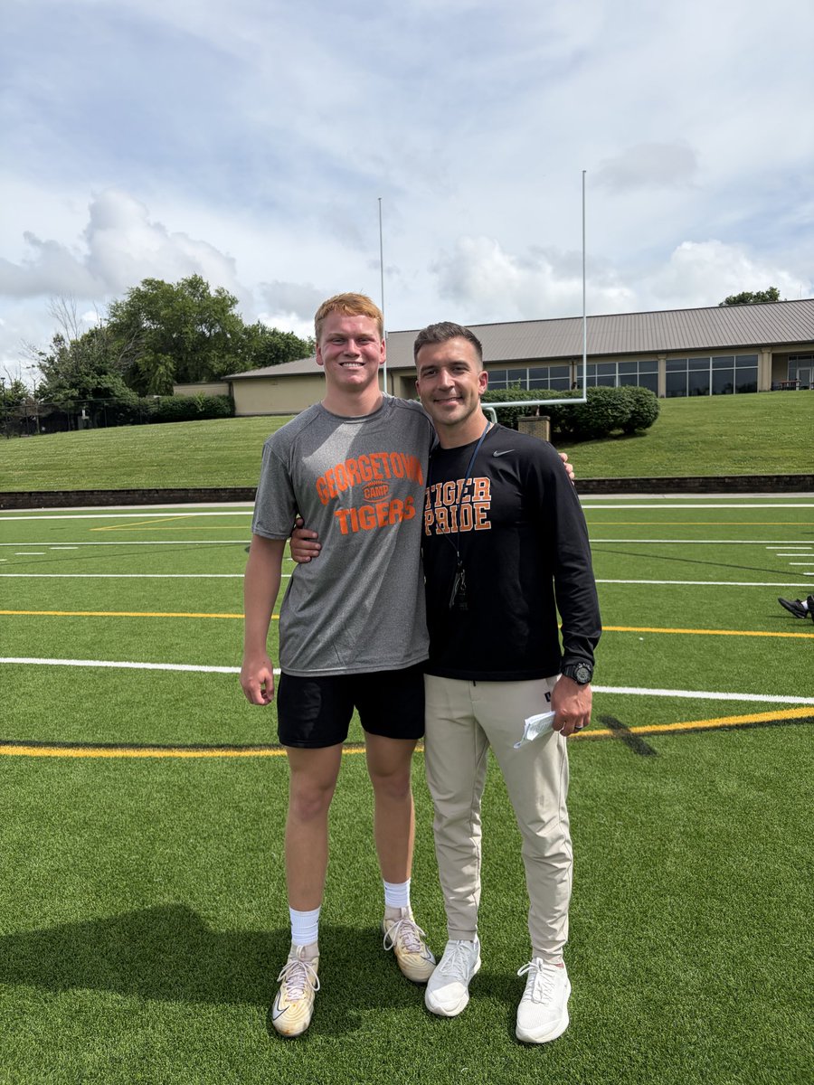 M_Briedwell8's tweet photo. Had a great time at camp today with @Gtown_Football! Thanks for the invite! @CalebCorrill @Coach_Harmon51 @JohnPerin @CClakerfootball @Coach_CobyLewis https://t.co/tGwfZLWlMx