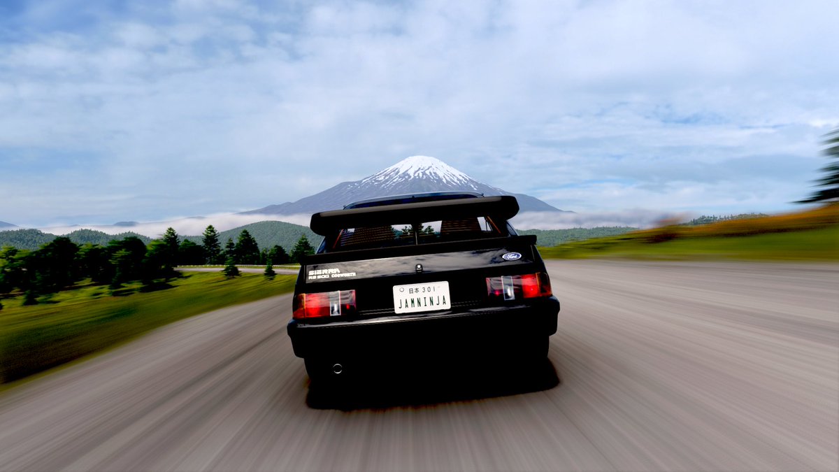 jamelleisninja's tweet photo. Forza Horizon 6, Mt. Fuji in the distance as this lovely car drives towards it. This is why I love gaming. #ForzaHorizon６ #Xbox https://t.co/74HWqq8iI2