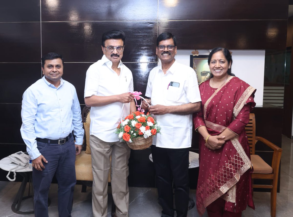 PurisaiF's tweet photo. திமுக தலைவர் திரு ஸ்டாலின் 
அவர்களை சந்தித்து, இன்றைய 
அரசியல் சூழ்நிலை பற்றி 45 
நிமிடம் உரையாடினேன்.
விரைவில் YouTube வீடியோ 
வெளியிடுவேன். @PRSundar64 https://t.co/qLu3mIJiGO
