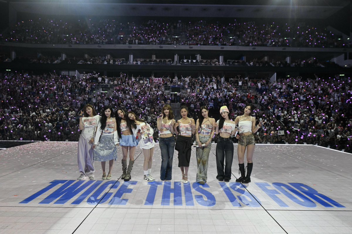 TWICE tweet media