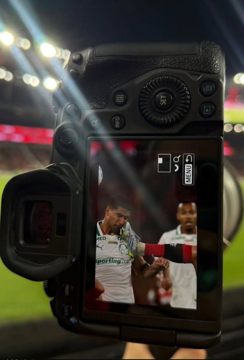 Lucasgui0802's tweet photo. @Allssilv_ @Flamengo Mano ... Acertou... E muito .... https://t.co/tjIoV9ZhEg