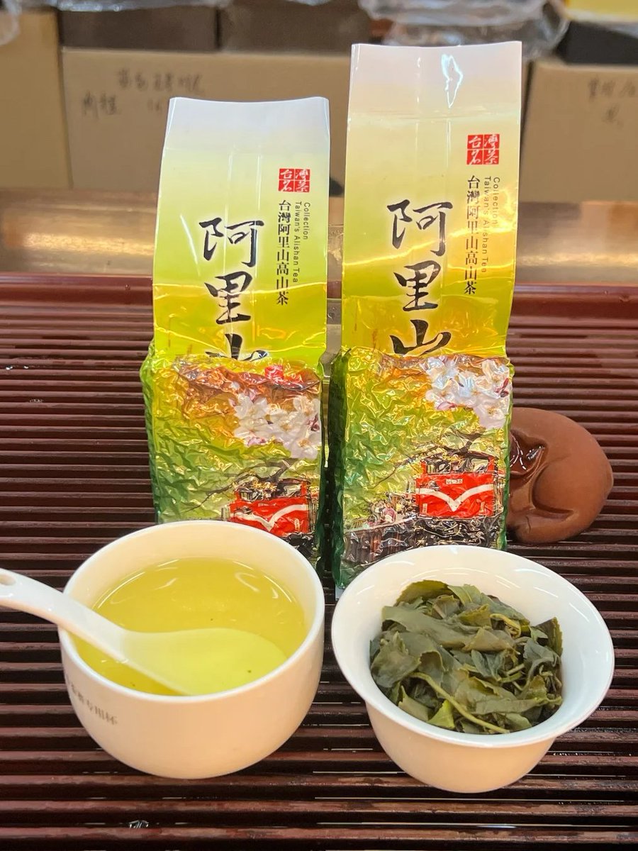 Likeplayinggolf's tweet photo. 抽出後の茶色は蜜のような緑色で透き通り、温めると金色に変わり、澄んでいます。 https://t.co/NlHG1bUTTz