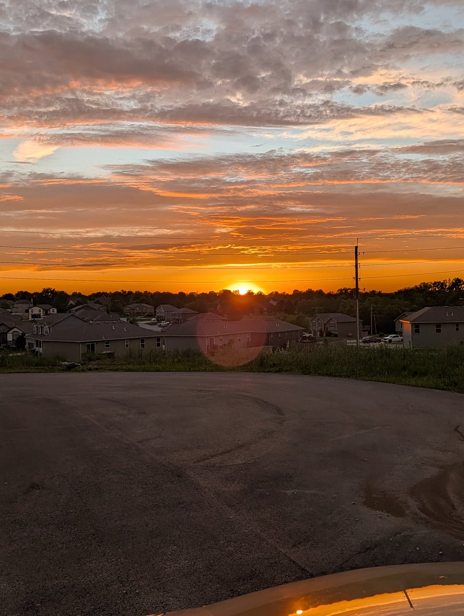 BrentonWx07's tweet photo. Pretty Sunset tonight! #MoWx #WxTwitter #Wx #Sunset https://t.co/0HsjTyyPK8