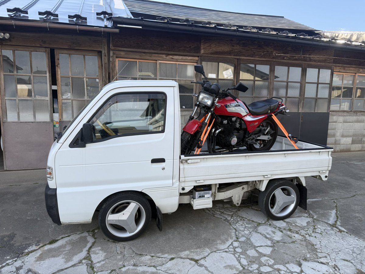 heat__wave_'s tweet photo. 型落ち軽トラの正しい使い方マニュアル https://t.co/X4NqNn5NrD