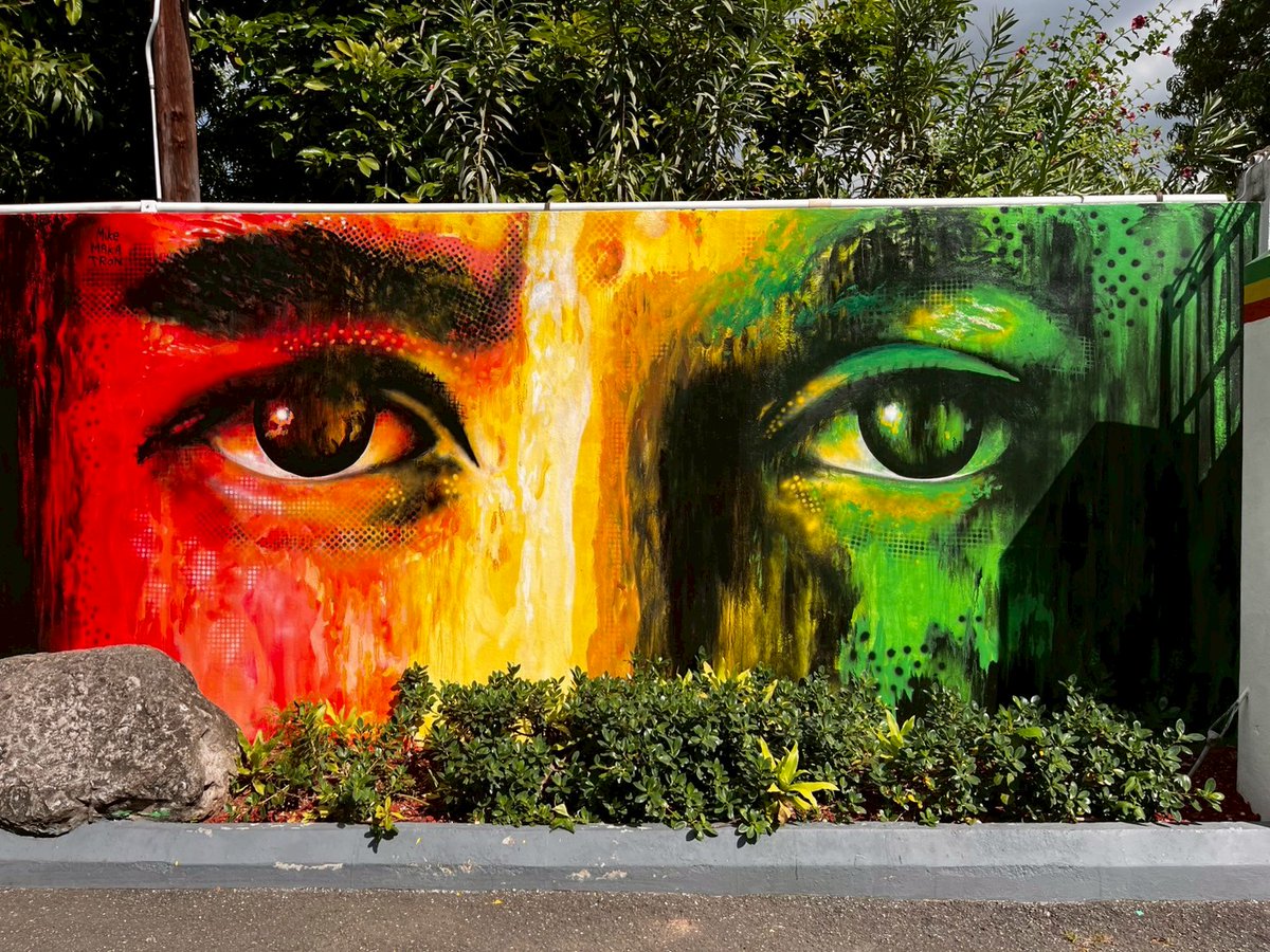 44cmy88's tweet photo. Bob Marley Museum🇯🇲
Bob Marley Statue
ジャマイカ投稿全然進んでなく…
ジャマイカのレゲエ音楽を世界に広げたミュージシャンBob Marley
Bob Marleyの像で写真を撮ったカナやんならきっと博物館も行っただろう、行ってきた！
博物館の中は撮影禁止で、外のウォールアート凄い素敵でした！ https://t.co/p7pqRSwhJr