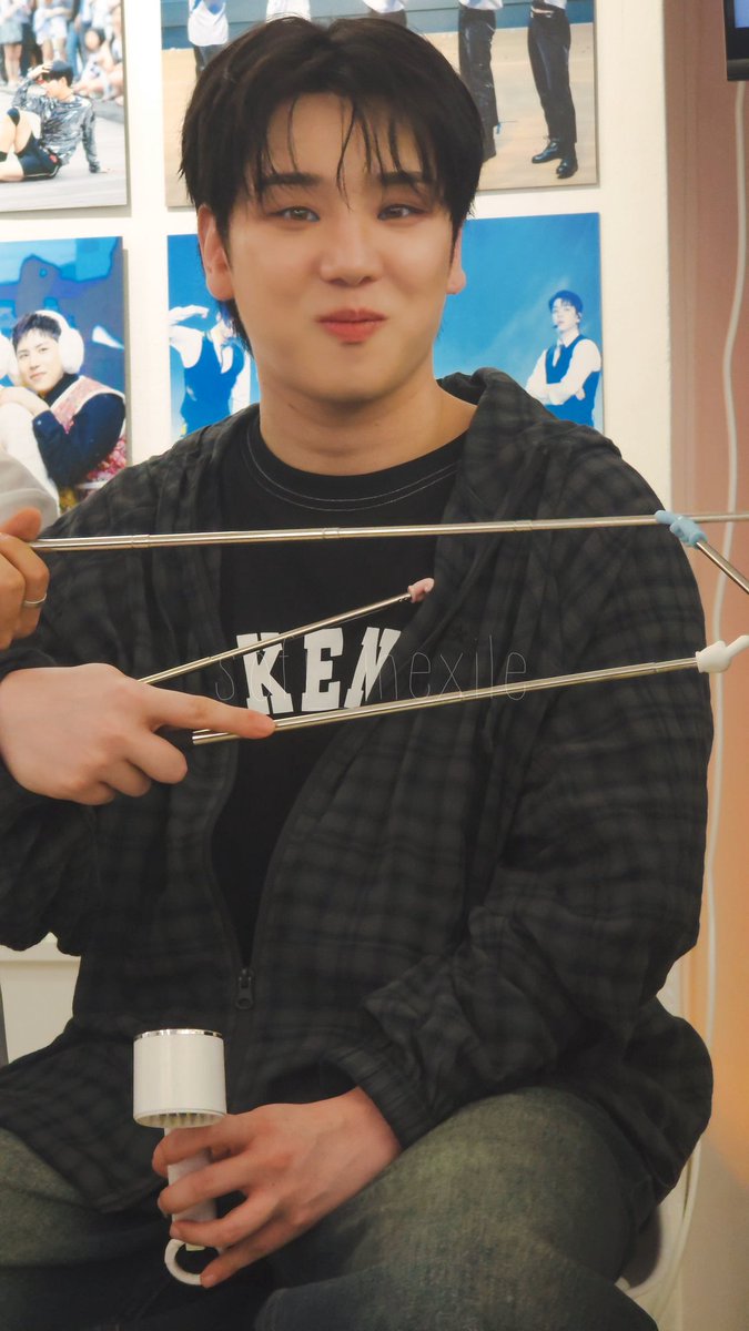 sofi_inexile's tweet photo. I hope everyone knows just how serious this is for CHOICE. 
This is like witnessing an angel appear from the heavens (because he is an legit angel).
#standwithACE #9yearswithACE #BYEONGKWAN https://t.co/IutDEGl8U2