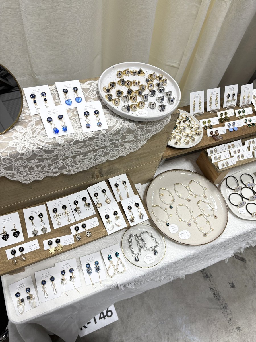 nul_works's tweet photo. デザフェス2日目はじまりました！
本日も18:00までよろしくお願いします🪿

#デザインフェスタ63 https://t.co/FuNHJthfp8