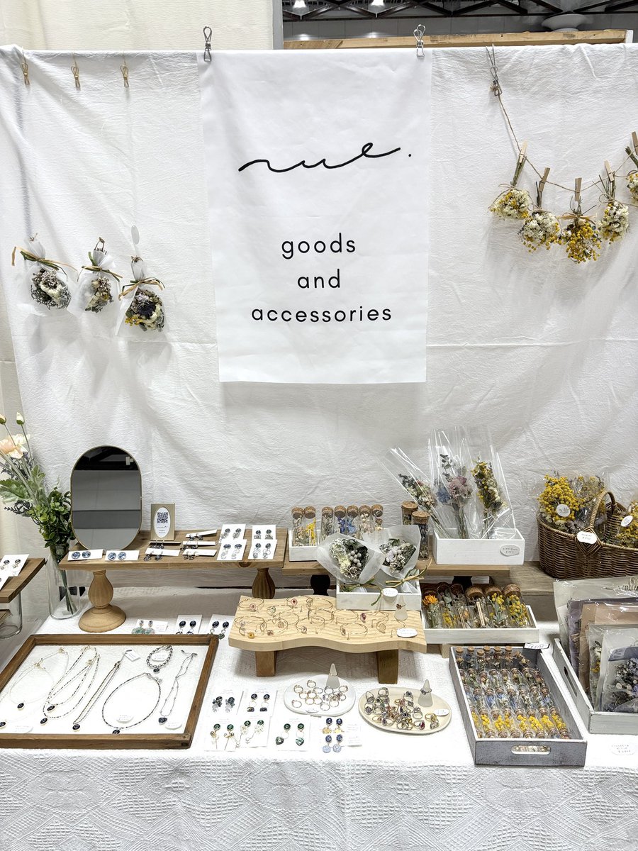 nul_works's tweet photo. デザフェス2日目はじまりました！
本日も18:00までよろしくお願いします🪿

#デザインフェスタ63 https://t.co/FuNHJthfp8