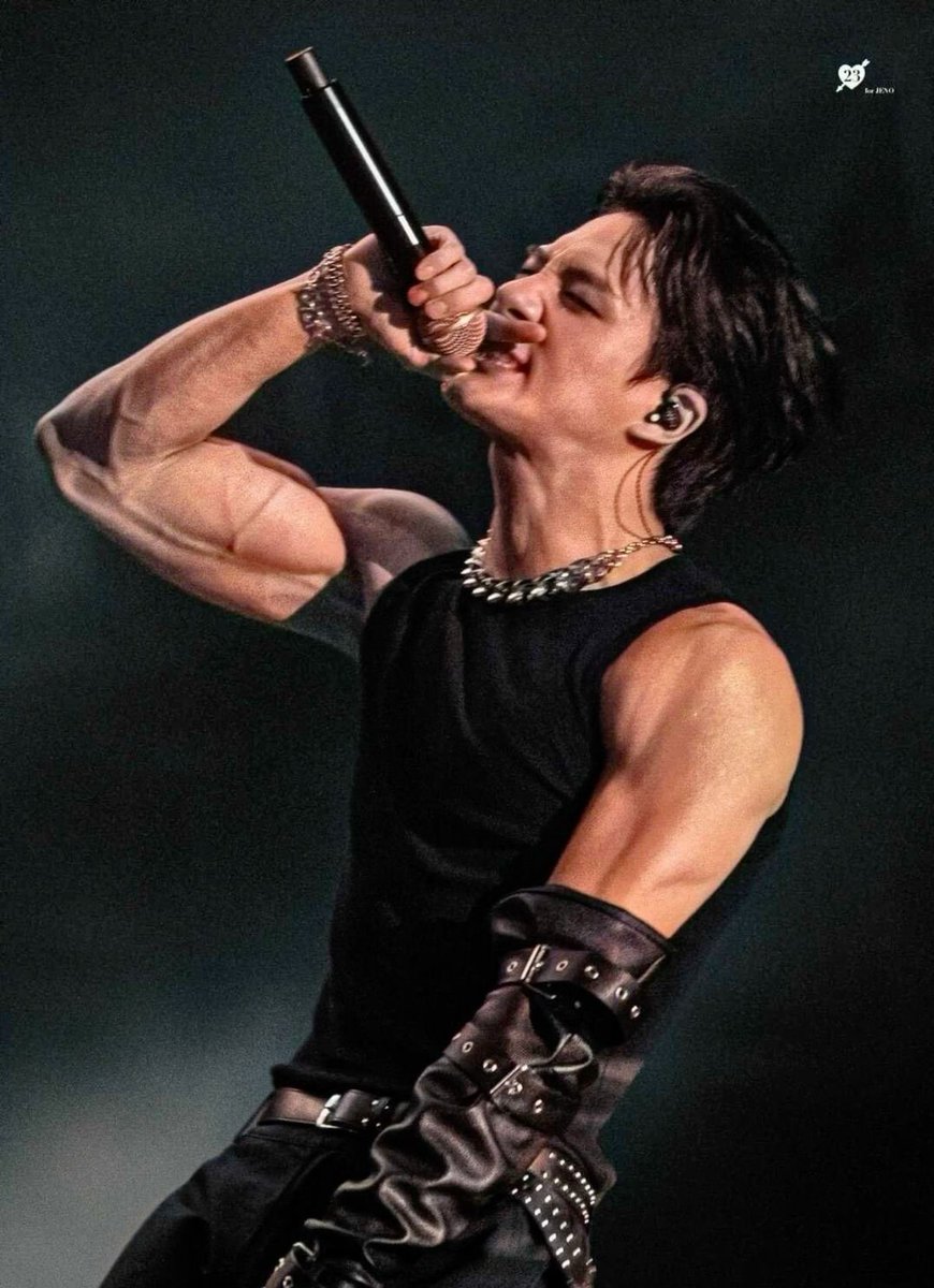 Jelioeni's tweet photo. #NEEDMYMANBACK i need him so bad https://t.co/jMR8cLhvto