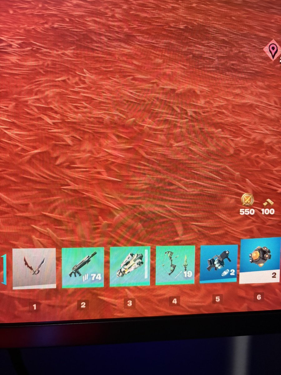 GulfBulk's tweet photo. @Fortnite what’s with the loot in Battle Royal?!? #fortnite #FortniteShowdown https://t.co/zvA4fnjhf9