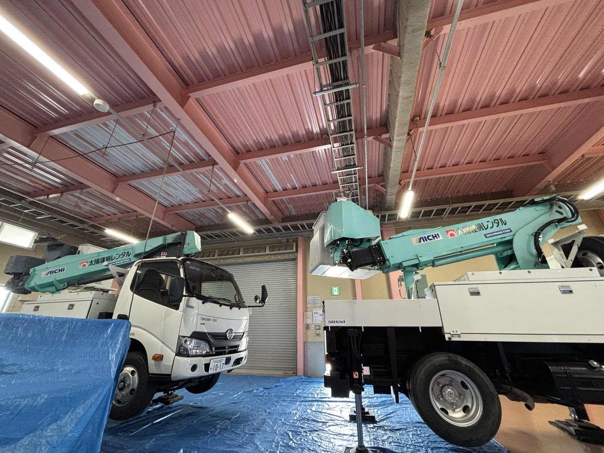 smart_co_'s tweet photo. 工場天井デッキプレート
塗装剥がれ補修
高所作業車、ケレン、エポキシ錆止め
ウレタン塗装 https://t.co/Mn0yIkScDe