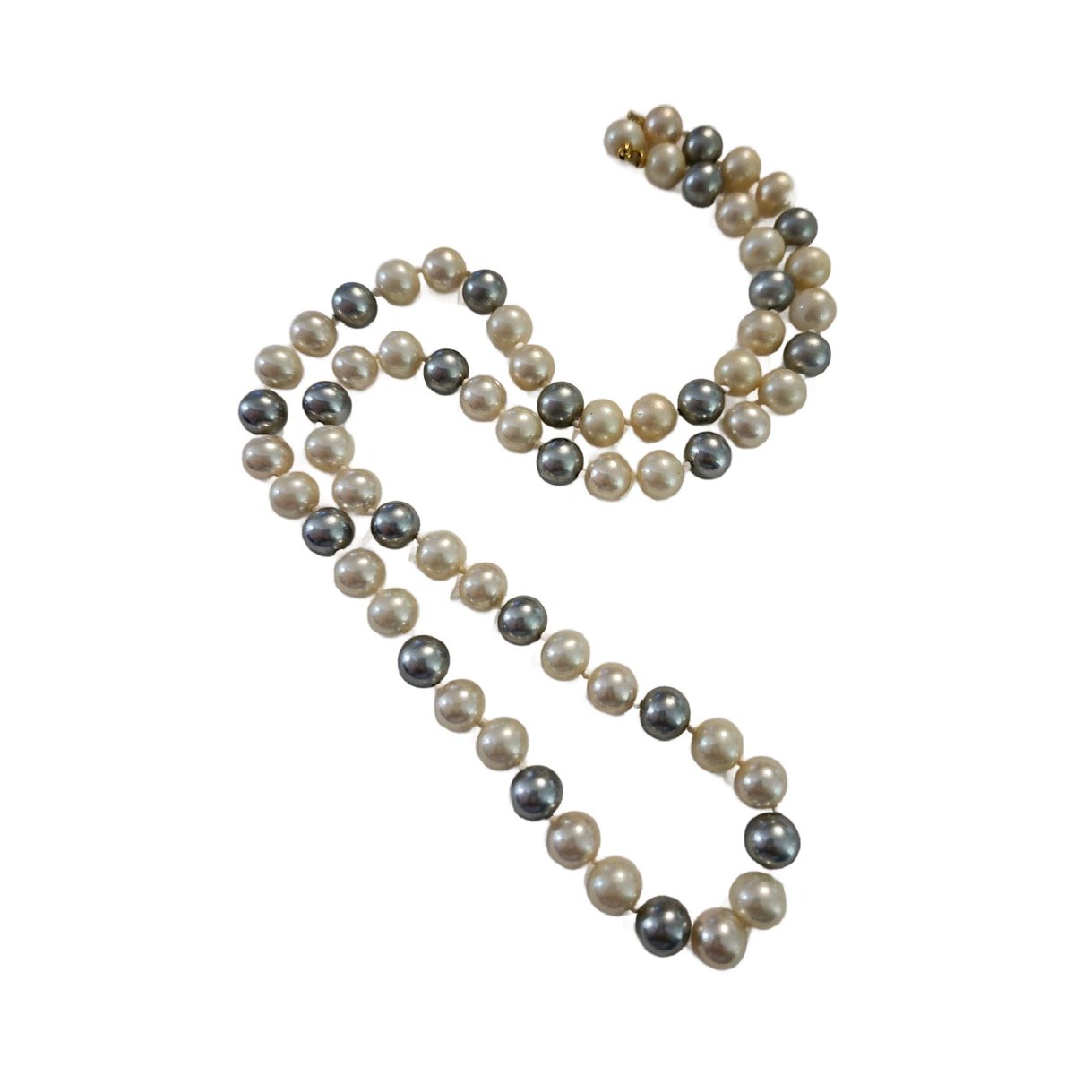 JunkYardBlonde's tweet photo. Art Deco Double Knotted Pearl Necklace, 1930s, 24" L https://t.co/w43HqWPoz7 #Etsy #JunkYardBlonde #BoxClasp https://t.co/T4nYrXUJPg