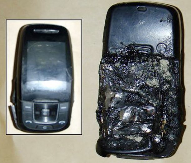 obliviusdelta's tweet photo. he got that burnt cell phone fit on 🔥 https://t.co/aPzOnYWdA5