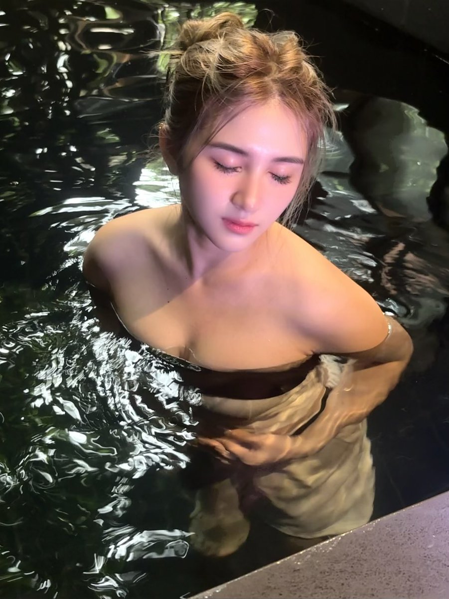 rmk46_'s tweet photo. Ayok Mandi Bareng Aku😘 https://t.co/o04qUC0x4y