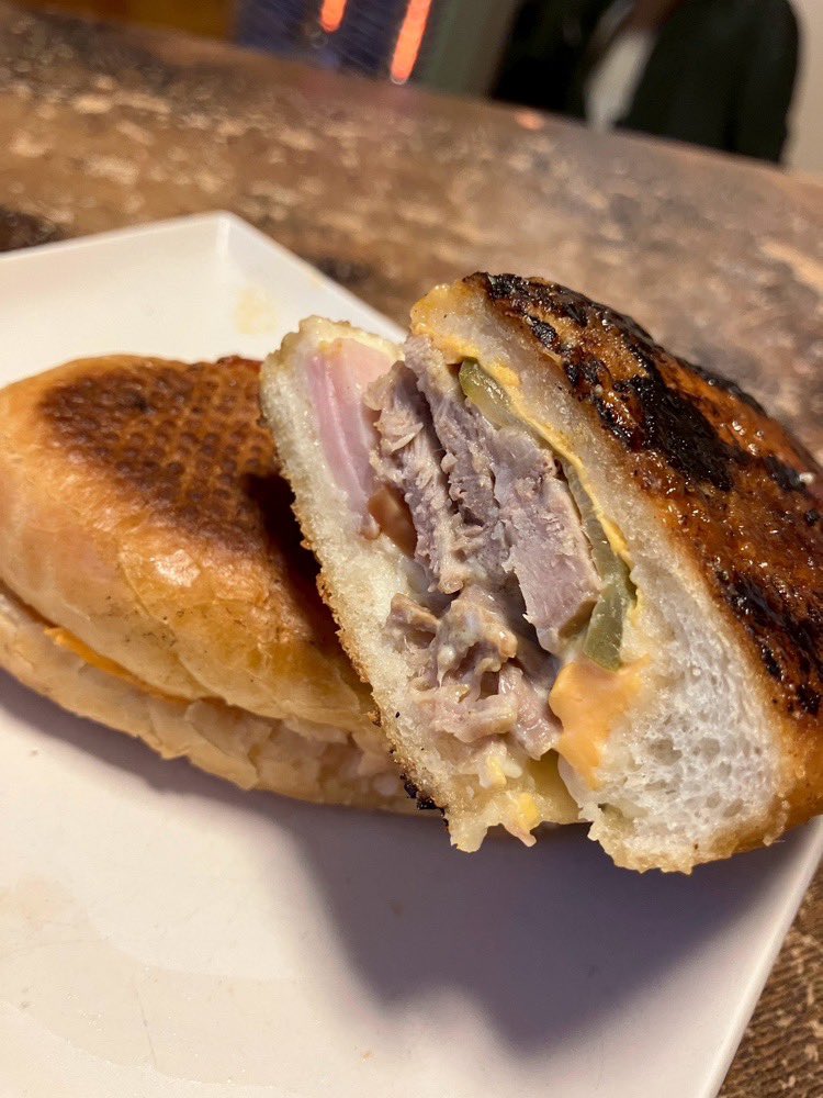 cubansand_Loco's tweet photo. 5/24(日)
突然のゲリラケール‼️
ローストポーク
プルドポーク
本日¥900⇨¥500
売切れ次第終了
11時〜
#キューバサンドLoco札幌
#札幌初キューバサンド専門店
#札幌市白石区北郷 https://t.co/IwpehbaGli
