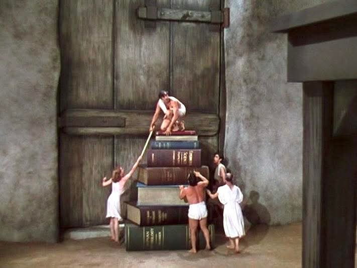 defasse's tweet photo. #svengoolie
One more encyclopedia Brittanica and we're out the door! https://t.co/ud14zCuXQj