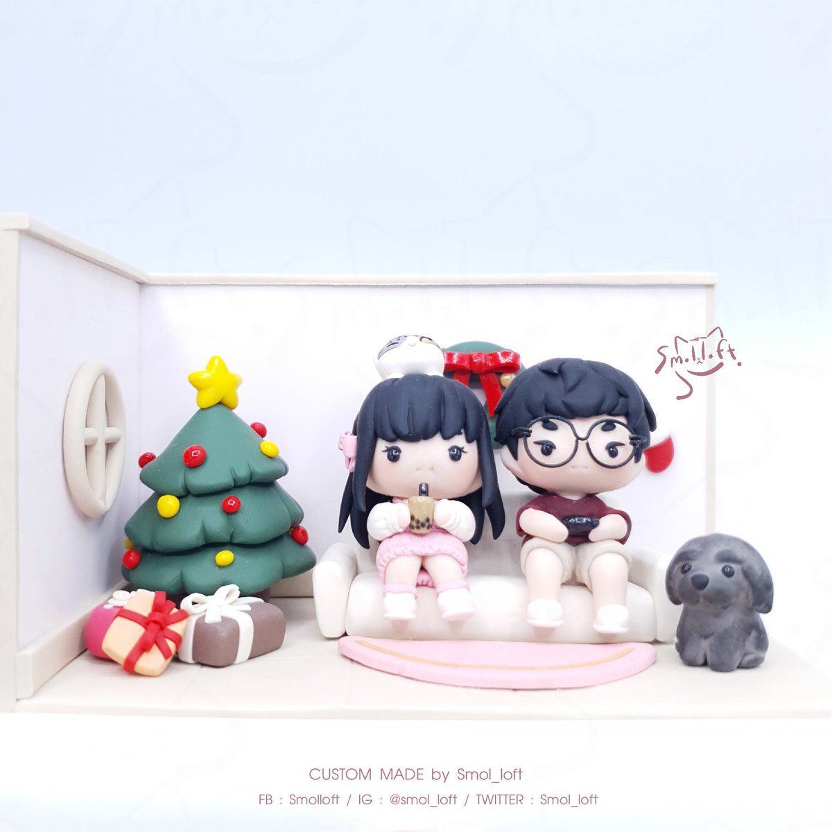 Smol_loft's tweet photo. CMS for k.Minnie 
ได้มีโอกาสปั้นคุณลูกค้ากับคุณแฟน รวมถึงน้องหมาน้องแมวเป็นครอบครัวสุดอบอุ่น ในฉากวันคริสต์มาสนะคะ 🎄✨️

ขอบคุณที่ให้เราเป็นส่วนหนึ่งเล็กๆในวันพิเศษของคุณค่ะ🙇‍♀️💕
| Mini size | https://t.co/eVqNQ0ZjHI