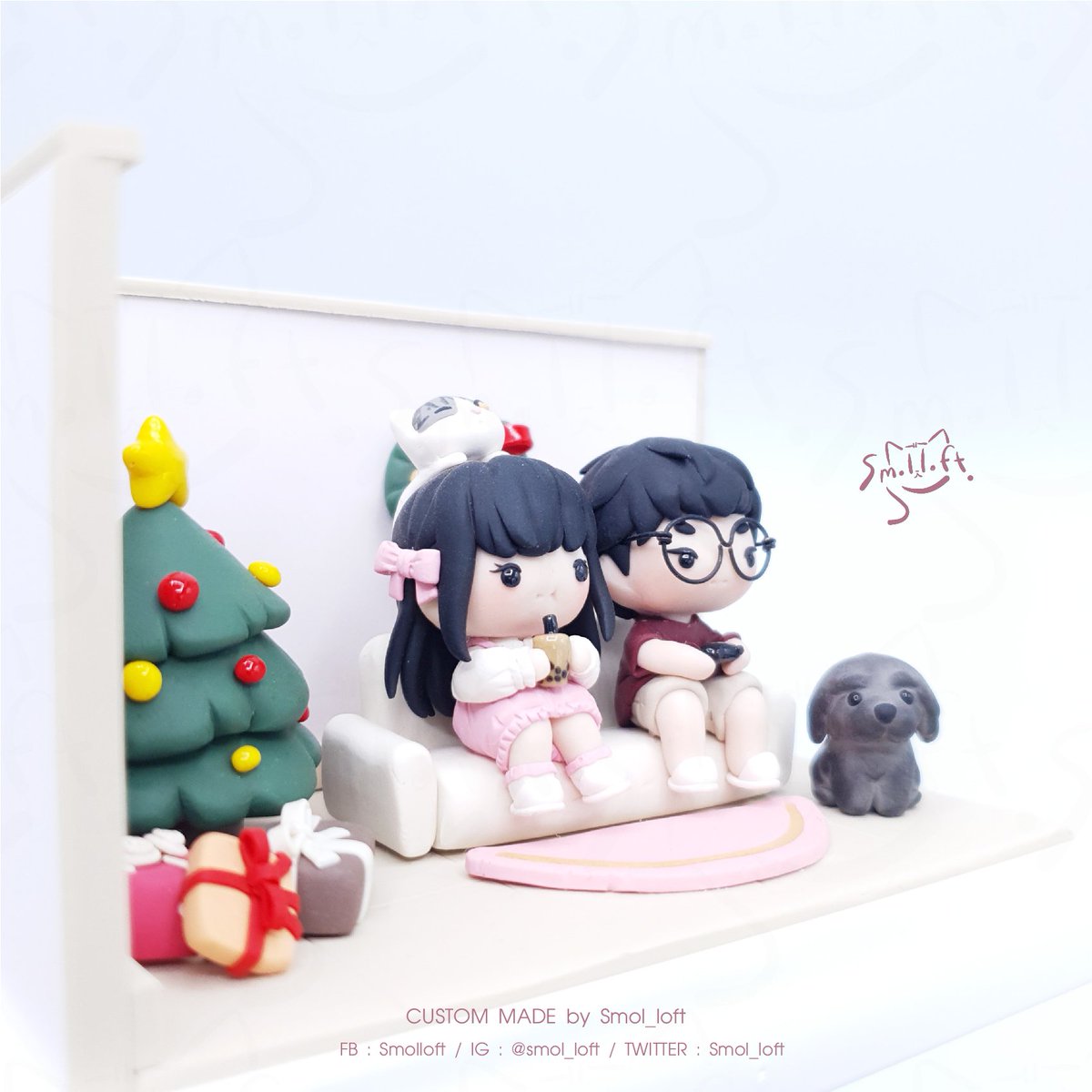 Smol_loft's tweet photo. CMS for k.Minnie 
ได้มีโอกาสปั้นคุณลูกค้ากับคุณแฟน รวมถึงน้องหมาน้องแมวเป็นครอบครัวสุดอบอุ่น ในฉากวันคริสต์มาสนะคะ 🎄✨️

ขอบคุณที่ให้เราเป็นส่วนหนึ่งเล็กๆในวันพิเศษของคุณค่ะ🙇‍♀️💕
| Mini size | https://t.co/eVqNQ0ZjHI