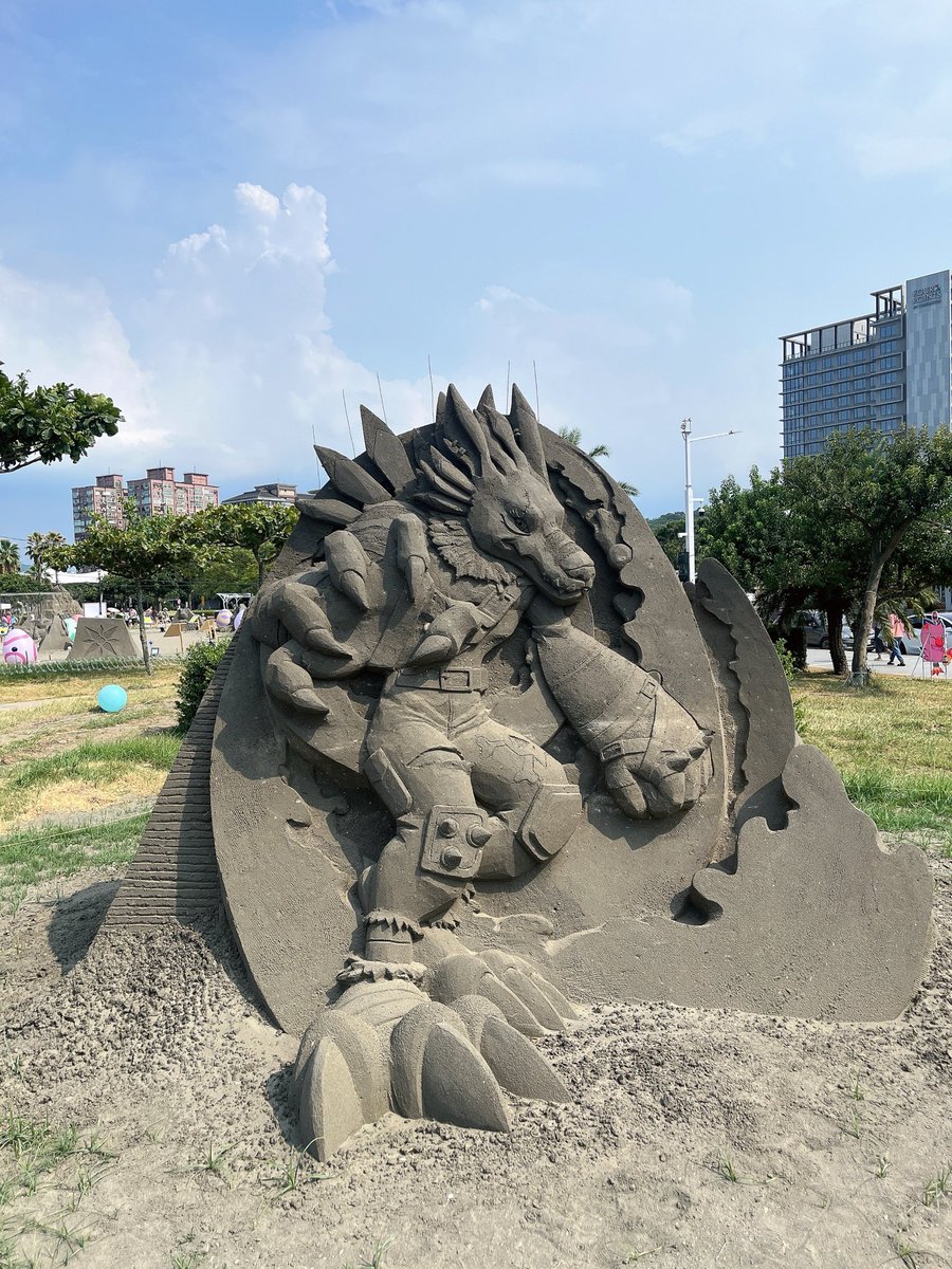mkumether's tweet photo. 違うよ、砂の彫刻だよ。 https://t.co/TtusaOQSUR