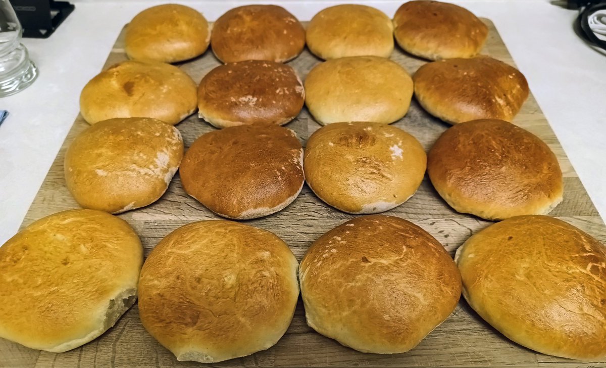 Milnoc's tweet photo. A naughty picture of my hot buns. 🔥 https://t.co/mR4b2a6bXc