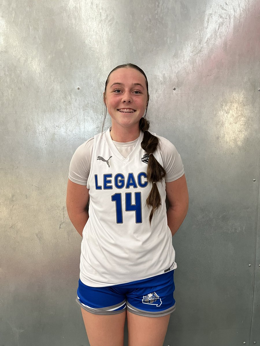 CoachJA__'s tweet photo. Player Spotlight

Abby Sargent | 2027 | 5’7 | PG | @molegacybb 17U 

Loved watching this kid play. She plays with such great versatility. Her shot is smooth &amp; effortless. But make no mistake, she is TOUGH as nails. Fighting for drives, rebounds, reads. High-level. 

@PRO16G https://t.co/UJIfTgHpV5