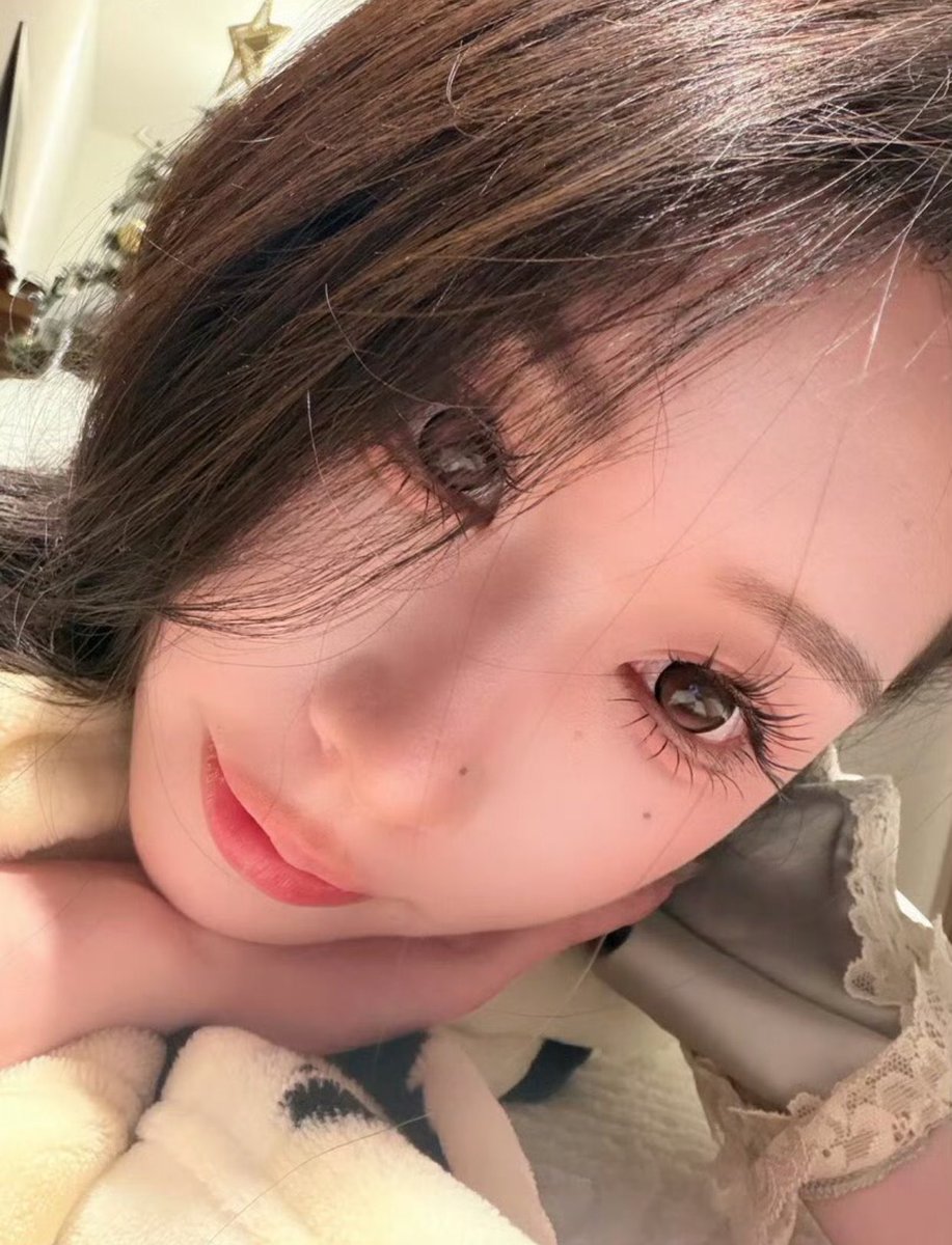 彤彤含不住 tweet media