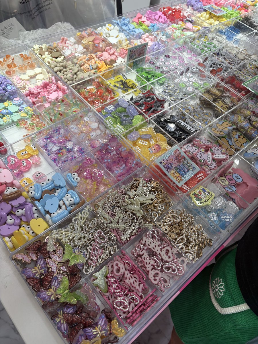 pi_aria's tweet photo. 大阪鶴橋コリアンタウンで
光るキーボードキーホルダー作ってみた！
可愛くてお気に入り🥰 https://t.co/TjHpQc4EPE