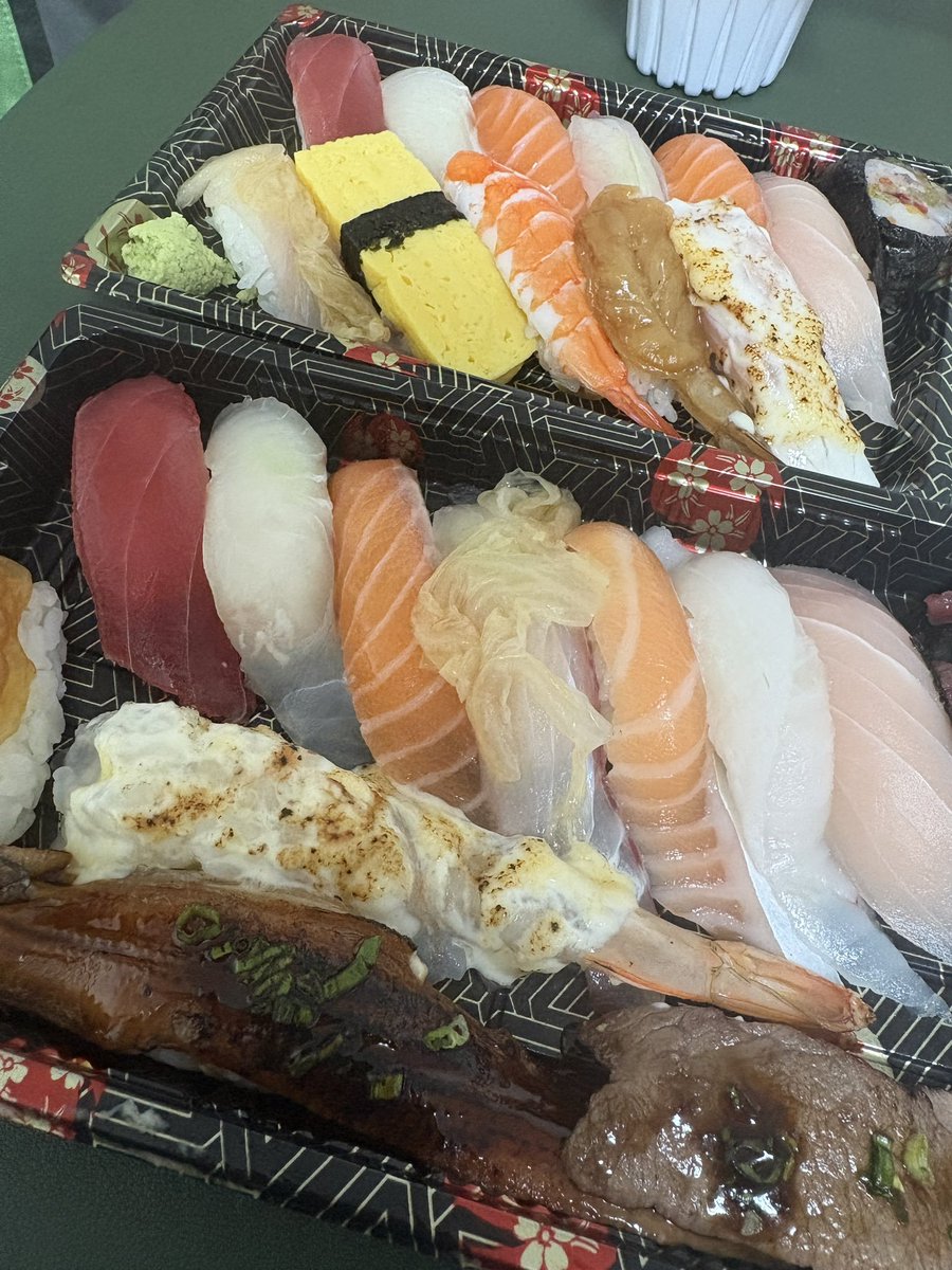 ManishCalliope's tweet photo. 久しぶりにお寿司 https://t.co/Q2picOGh7d