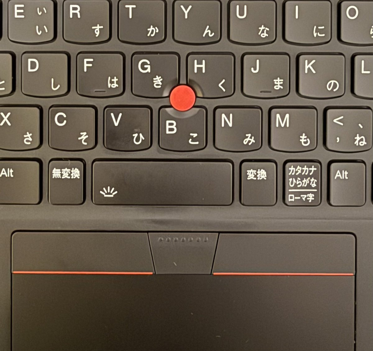 Tyk_meijin's tweet photo. 社用PCがThinkPadに。
約30年ぶりのThinkPad。
初PCがThinkPadで赤ポチのTrackPointで4年くらい使いこなしたけど、上手く使えない。設定を変えたり色々試みるも違和感が…
調べると昔のモノは深さが6mmもあったらしい。テコの原理が働く。だから違和感があったのか…
慣れて荷物を減らしたい。 https://t.co/4RGTyeFJA6