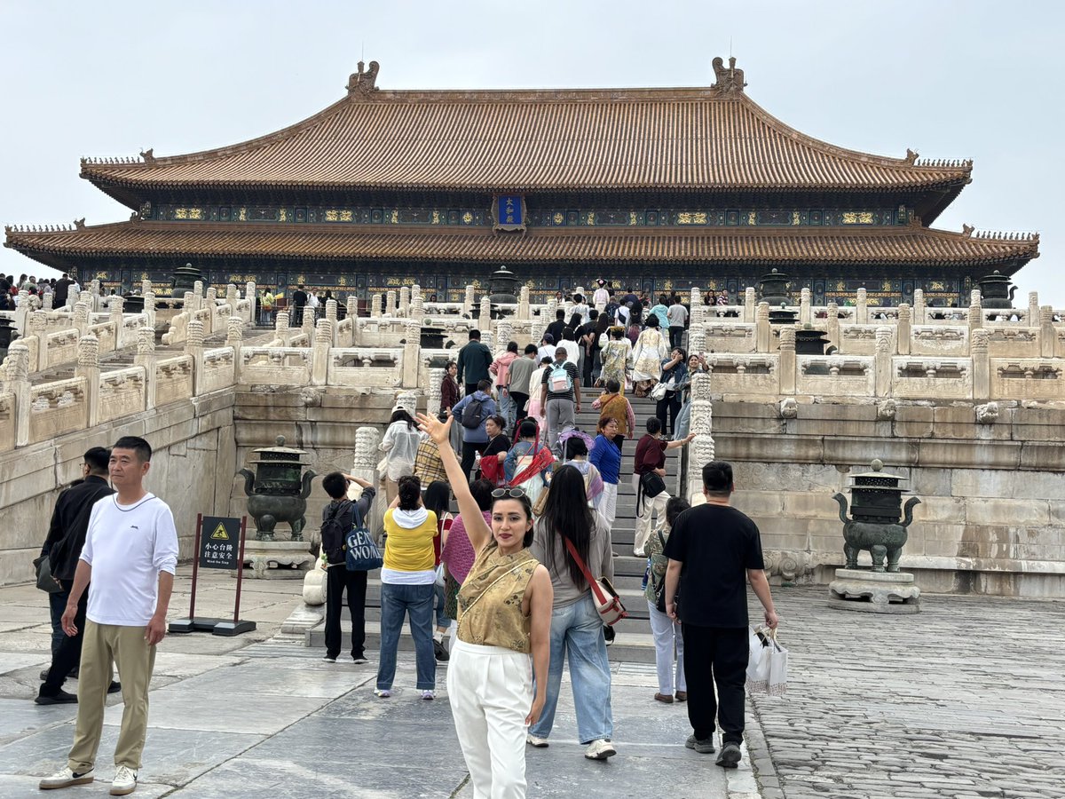 evakestner's tweet photo. Loved enjoying a bit of time off and seeing The Forbidden City and Summer Palace in Beijing.  Even started arranging for a future exhibition at the 798 Art District.

#beijing #summerpalace #forbiddencity #798artdistrict https://t.co/BwJyfO7ouD